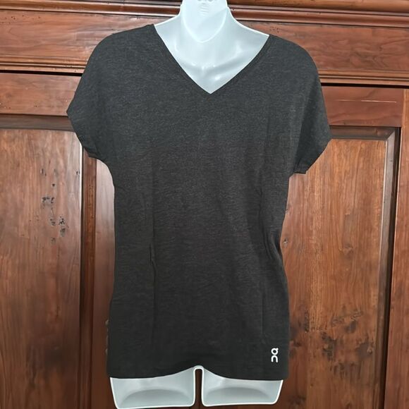 NWT Women's On Running R.O.C. Black Comfort T t-shirt Size XS - Picture 3 of 8